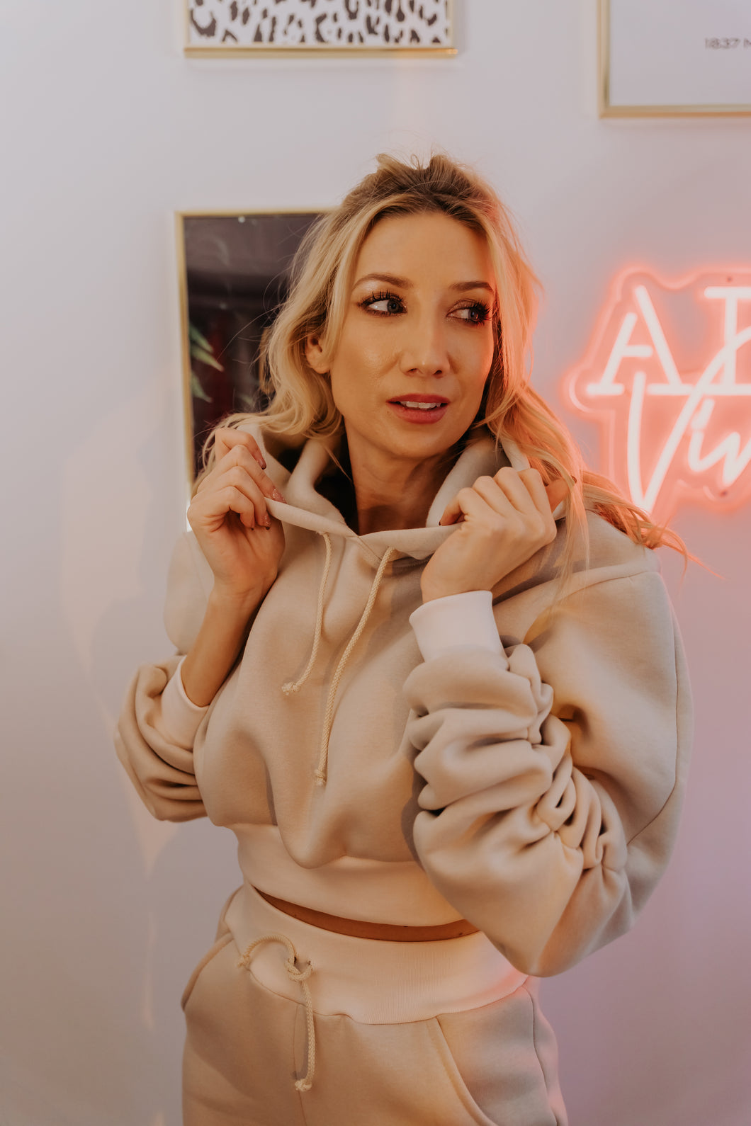 #MyBodyMyWay Cropped Hoodie